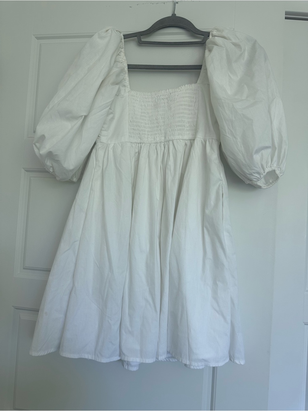 Abercrombie and Fitch - Emerson Ruched Puff Sleeve Mini Dress in white - Picture 3 of 4
